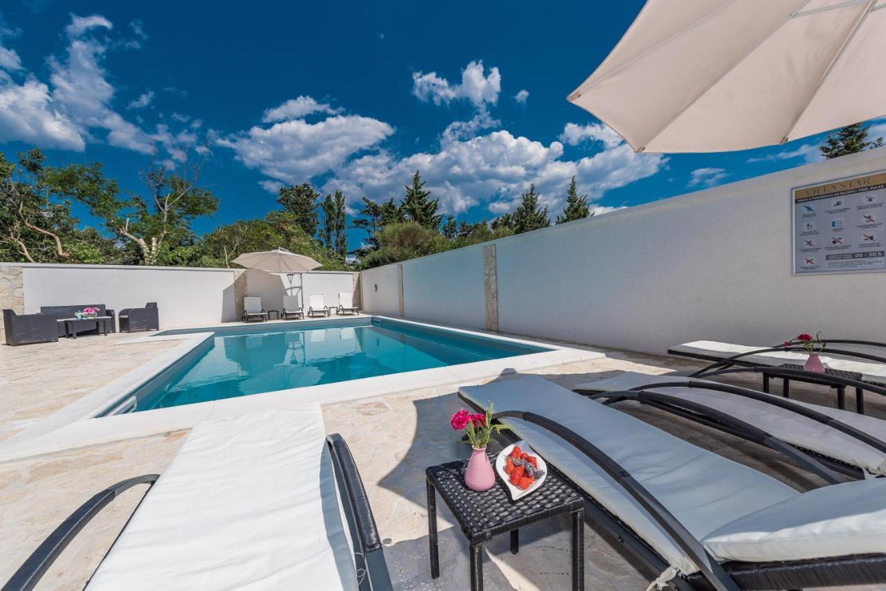Villa Star 4 Luxury Apartment With A Pool Новалья Экстерьер фото